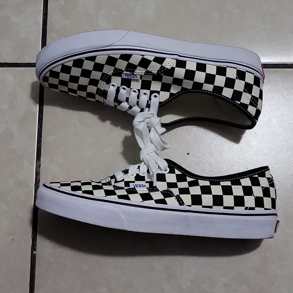 Vans - Picture 6 of 10